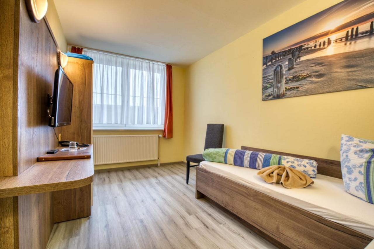 Hotel Kiebitz An Der Ostsee Бергеренде-Ретвіш Екстер'єр фото